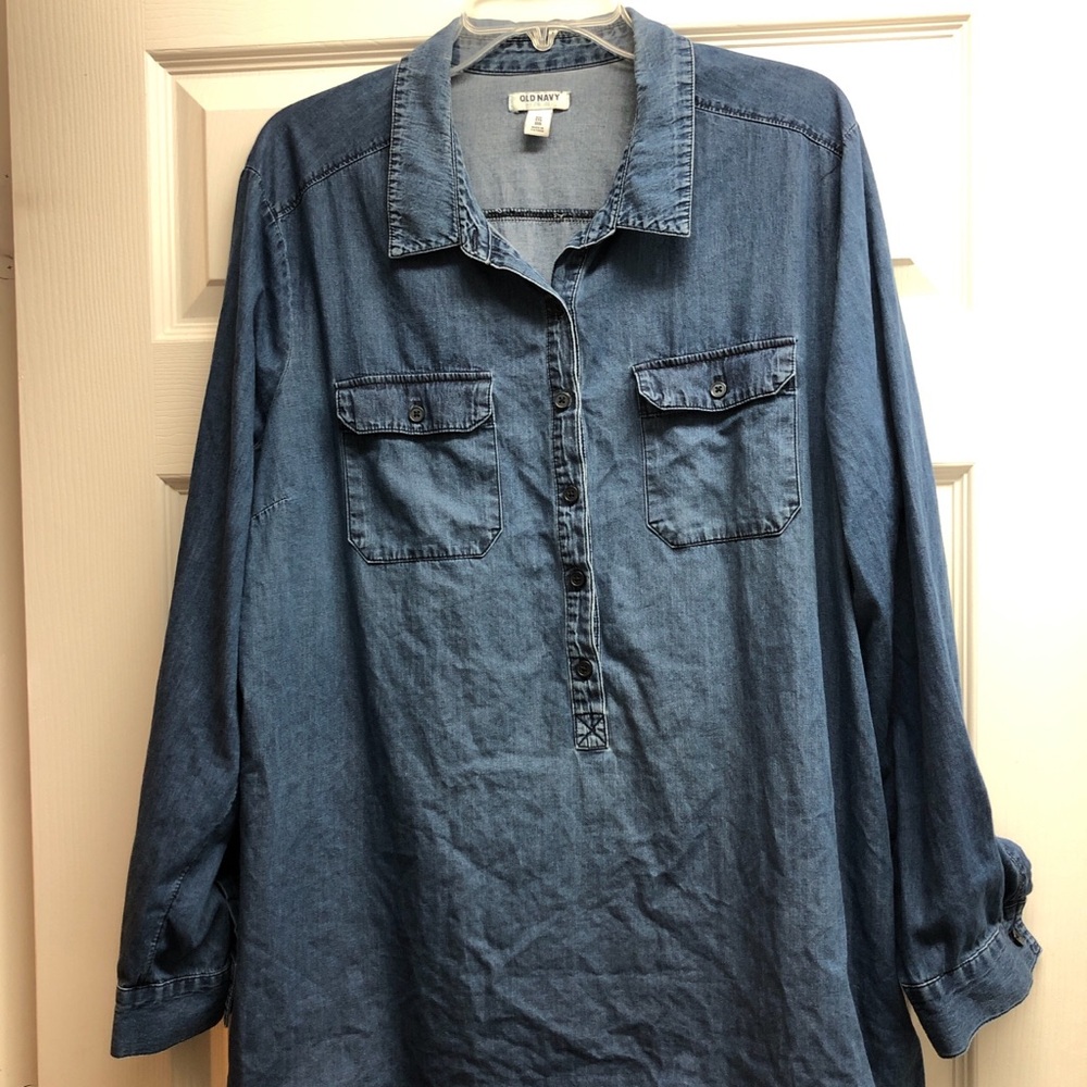 Old Navy Denim-Look Button-Up Shirt in Light Blue